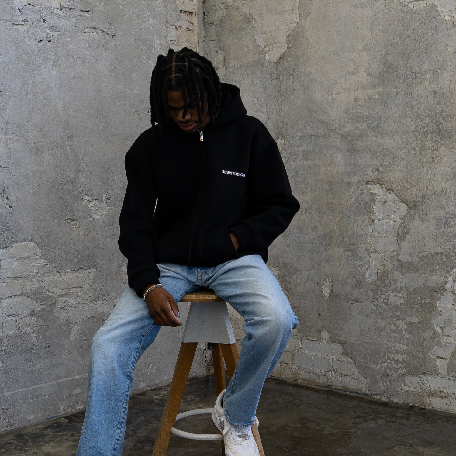 HEAVY SIGNATURE ZIP-HOODIE